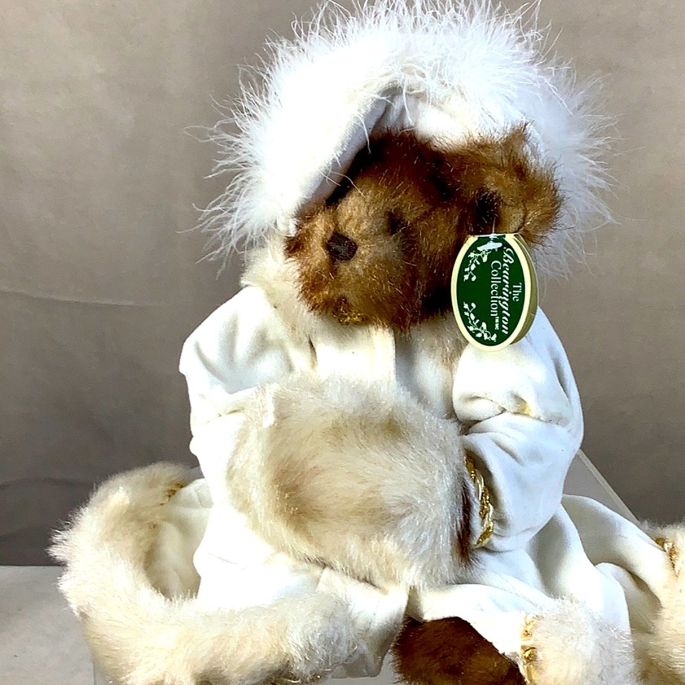 The Bearington Collection 1082 Victoria Collectible Series Limited